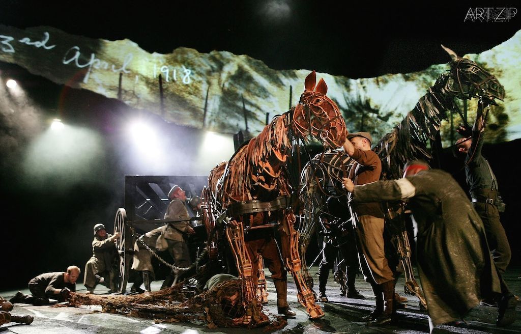 The-cast-of-War-Horse-photo-by-Simon-Annand-4