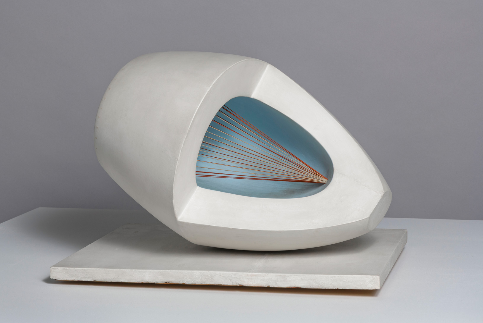 Hepworth in Colour  赫普沃斯:以色入形